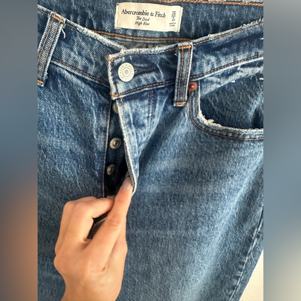 Abercrombie and Fitch the Dad high rise Jean size 2 - Picture 4 of 10